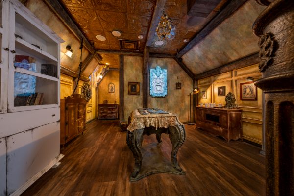 The Haunted Manor — PanIQ Room Las Vegas Horror Escape Room — 360° virtual tour